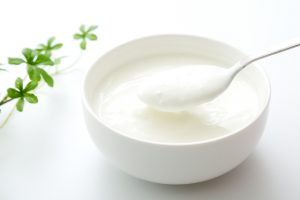 腸活におすすめのヨーグルトは?いつ食べるのが効果的?種類や選び方も解説