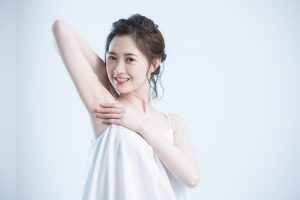 ワキガは脱毛すると治るの?嫌なニオイを軽減させるポイントとは